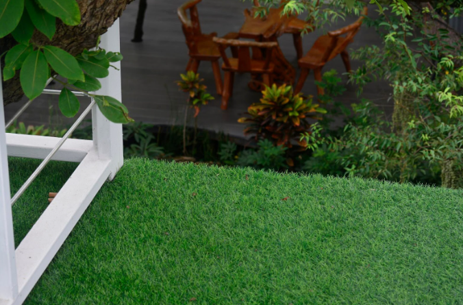 Synthetic turf lawn providing low-maintenance landscaping for a Fort Worth backyard